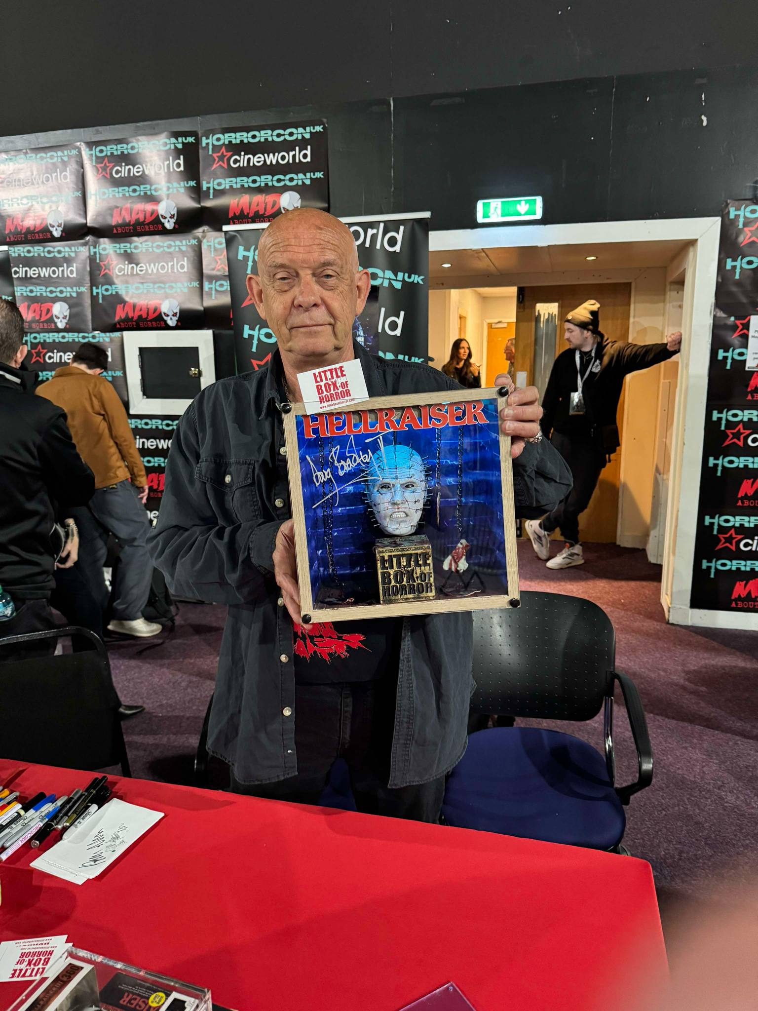 1000084817 Robert Englund