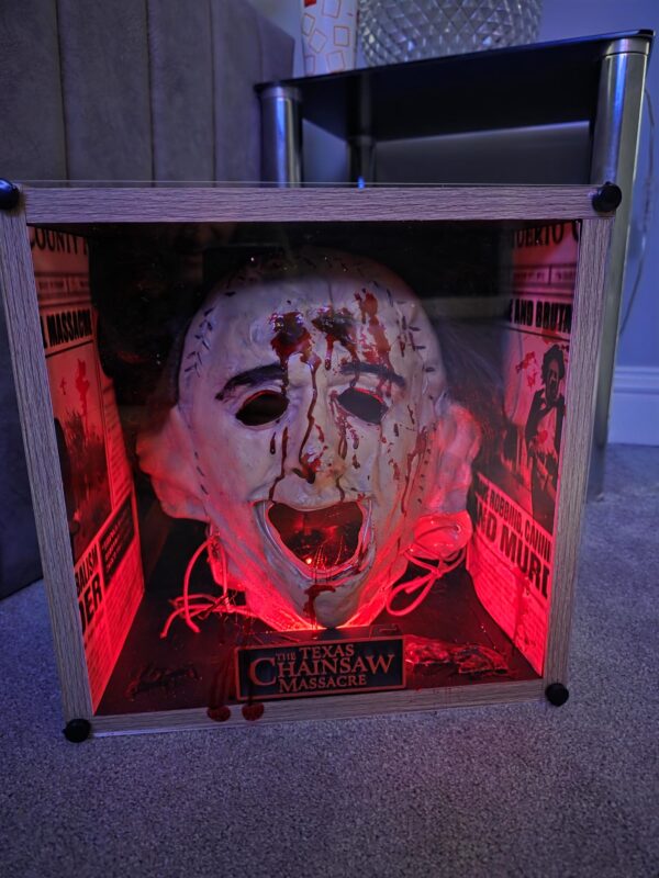 TEXAS CHAINSAW MASSACRE - SIGNED BY MARK BURNHAM - Image 6