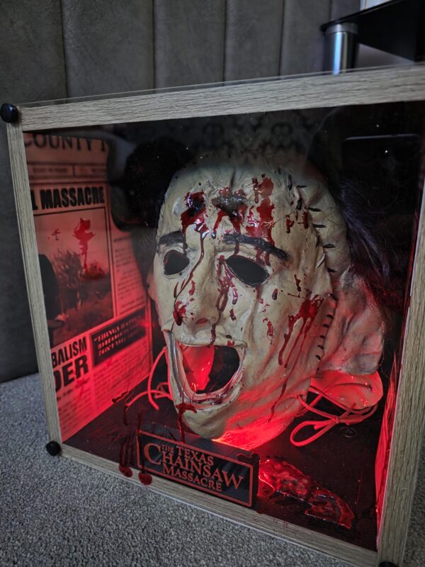 TEXAS CHAINSAW MASSACRE - SIGNED BY MARK BURNHAM - Image 7