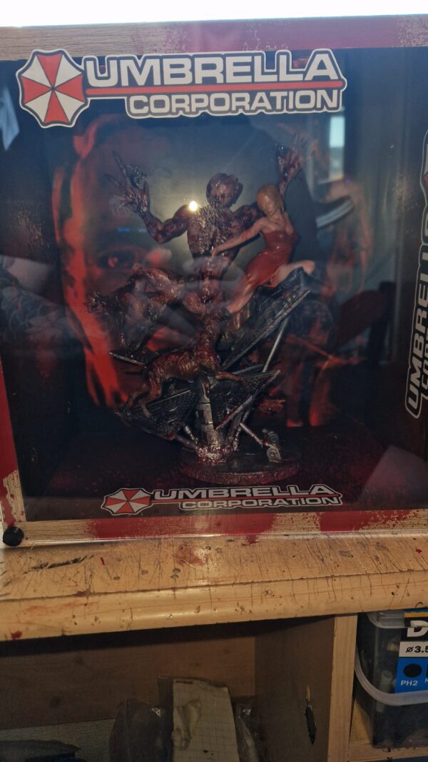 RESIDENT EVIL ALICE FIGHTING SCENE - Image 2