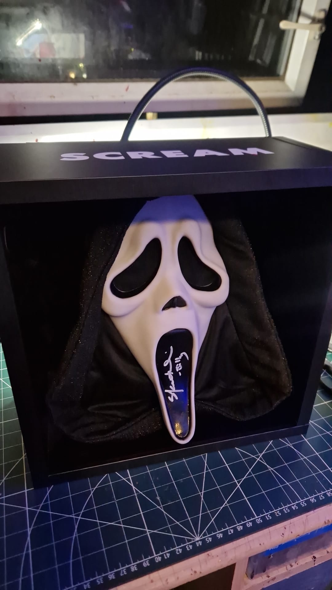 SCREAM SIGNED BY SKEET ULRICH WRAPPED BOX - Image 3