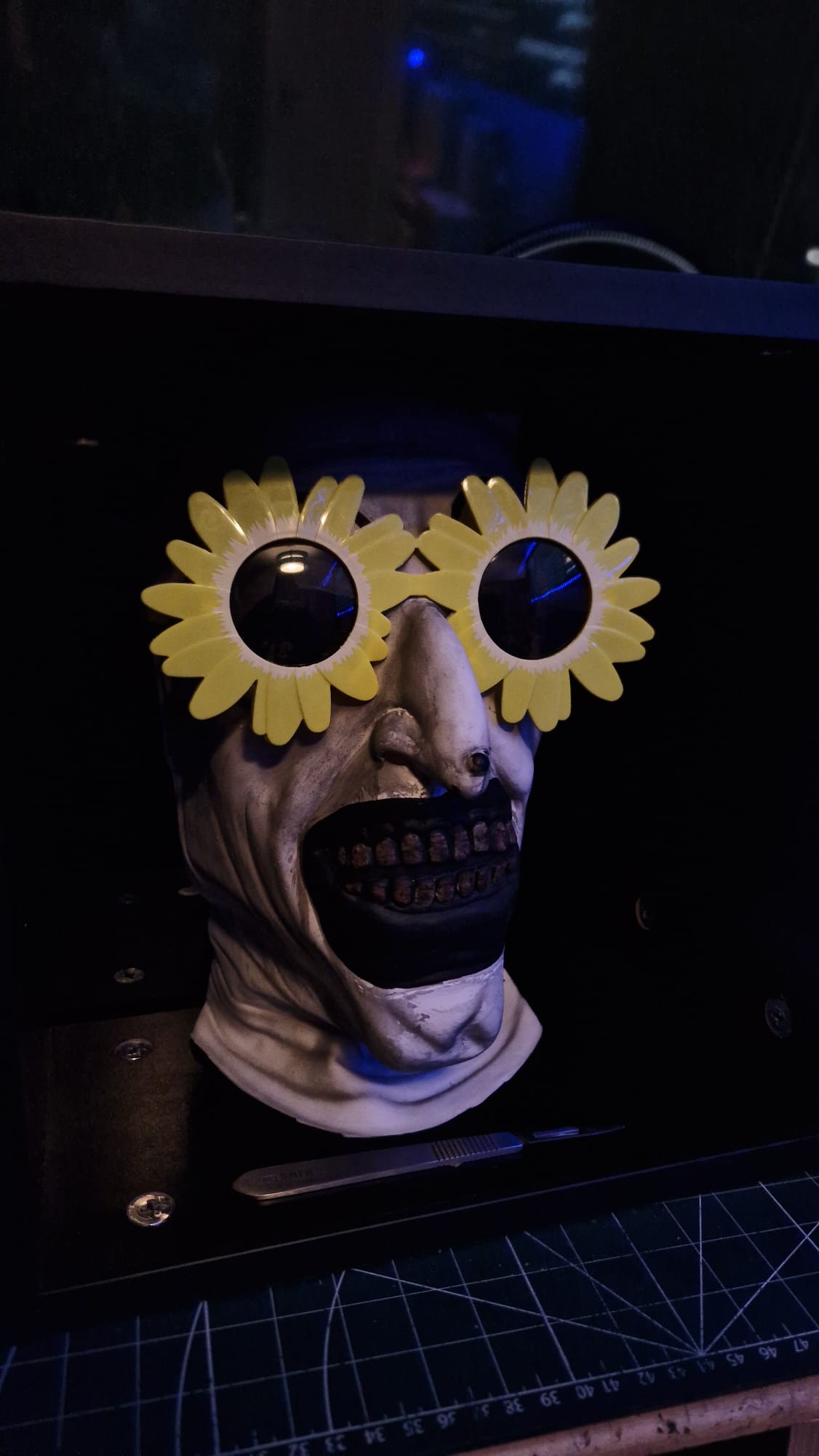 TERRIFIER ONE WRAPPED BOX WITH GLASSES SIGNED BY DAVID THORNTON - Image 9