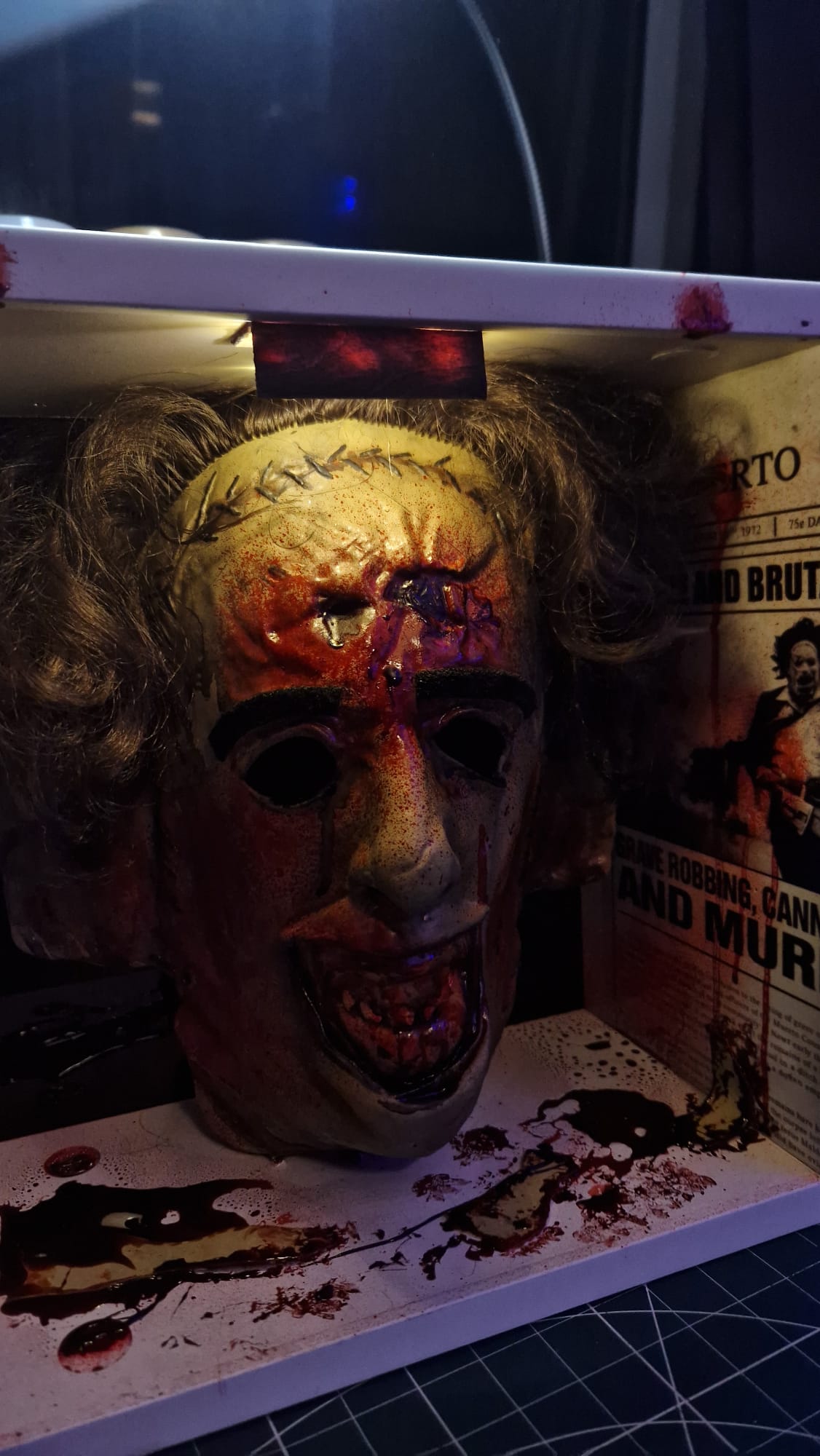 TEXAS CHAINSAW MASSACRE WRAPPED BOX BLOODY EDITION - Image 6