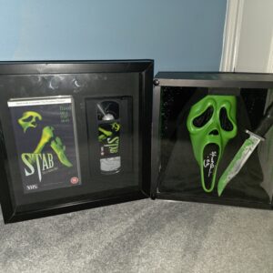 STAB SCREAM SIGNED BY SKEET ULRICH WRAPPED BOX AND VHS BOX DISPLAY
